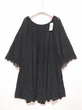 Svart spetsklänning